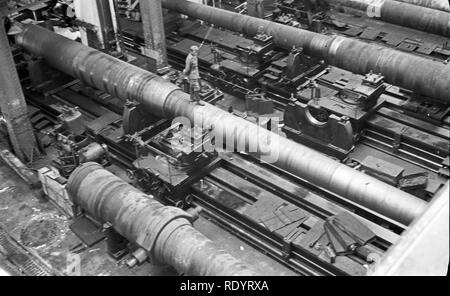 Rüstungsbetrieb Schneider & Cie Le Havre / Schneider-Fabriken / Schneider Usines - Geschützrohre und keine Eisenbahngeschütze / Gun di barili e nessuna ferrovia pistole Foto Stock