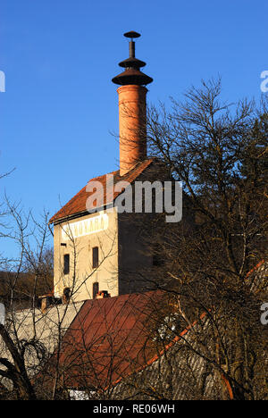 Croazia, località di Otocac. Una vecchia fabbrica di birra ora chiusa in Staro Selo (Inglese : Vecchio villaggio) Foto Stock