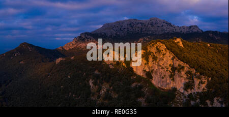 Vista aerea, Mount Candina, Liendo Valley, Liendo, Montaña Oriental Costera, Mare cantabrico, Cantabria, Spagna, Europa Foto Stock