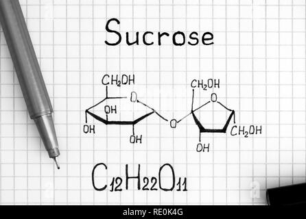 Formula chimica del saccarosio con la penna nera. Close-up. Foto Stock