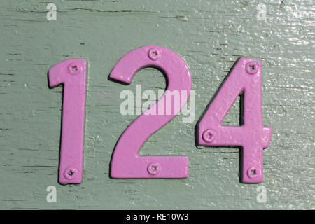 Numero 124 sign in baita in legno Brighton, Inghilterra, close-up Foto Stock