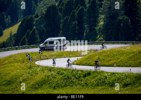 Alto Adige, Trentino, panorama di montagna al Passo Gardena, Passo di montagna nelle Dolomiti altoatesine, mountain pass SS243, Foto Stock