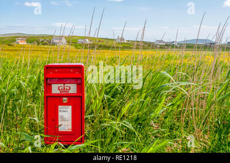 Un telecomando di Royal Mail casella montante nel piccolo insediamento di Eoligarry nel nord del Isle of Barra, Ebridi Esterne. Foto Stock