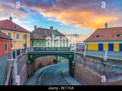 Sibiu, Romania: Vista sul Ponte di bugie, a Sibiu in Romania. Il ponte di menzogne è uno dei simboli più importanti della città e primo ir forgiato Foto Stock