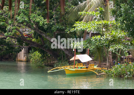 Gite in barca sul fiume Loboc. Loboc Bohol. Imbarcazione da diporto sul fiume Loboc, Bohol, Filippine Foto Stock
