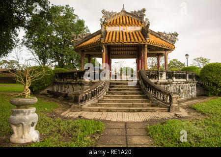 Una pagoda vicino al sito della ex Khon Thai Residence a Hue Imperial City, Vietnam Foto Stock