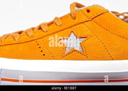 Chuck Taylor tutte le stelle casual scarpe per il tempo libero di sneaker giallo Foto Stock