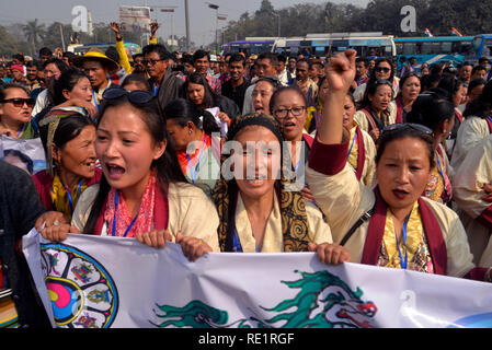 Il Bengala Occidentale, India. Xix gen, 2019. Bhutia donne gridare slogan durante la All India Trinamool Congress o AITMC mega brigata rally. Credito: Saikat Paolo/Pacific Press/Alamy Live News Foto Stock