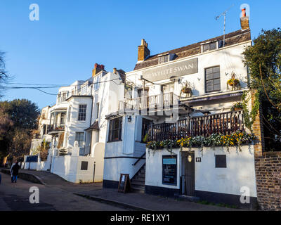 Il White Swan pub a Twickenham - Londra, Inghilterra Foto Stock