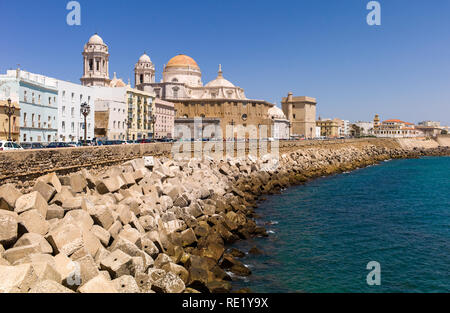 La cattedrale di Cadice e Waterfront, Spagna Foto Stock