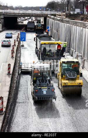 Autostrada opere stradali sull'autostrada A59, Duisburg City center nella direzione di marcia di Duesseldorf Foto Stock