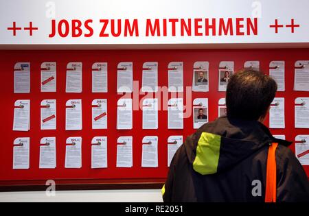 Le persone in cerca di lavoro mercato, offerte di lavoro in una fase di stallo, Computer e Fiera Cebit di Hannover Messe, la Fiera di Hannover, Bassa Sassonia Foto Stock