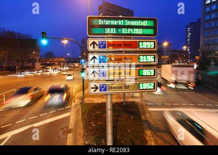 Car-Park sistema di routing, tutte le città interna parcheggio ponti sono legati, spazi di parcheggio gratuiti sono mostrati, Essen, Renania settentrionale-Vestfalia Foto Stock