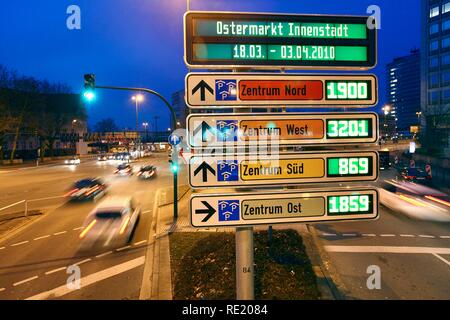 Car-Park sistema di routing, tutte le città interna parcheggio ponti sono legati, spazi di parcheggio gratuiti sono mostrati, Essen, Renania settentrionale-Vestfalia Foto Stock