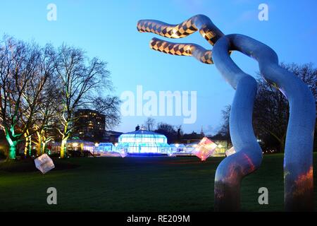 Illuminata di opere d'arte in un artistico installazione luci, Gruga Park, Essen, Renania settentrionale-Vestfalia Germania, Europa Foto Stock