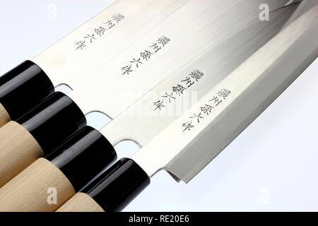 Coltelli Chef giapponesi, pesce coltello, coltello di carne, Cleaver, la sfilettatura coltello, coltello da cucina, inciso con caratteri, manico in legno Foto Stock