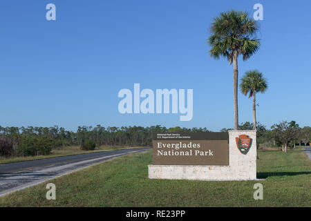 Segno di ingresso a Ernest F. Coe Visitor Centre in Everglades National Park vicino a Homestead, Florida Foto Stock