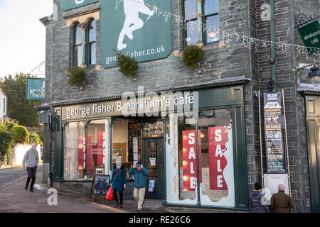 George Fisher e Abrahams cafe a Keswick centro città,Lake District,Cumbria,Inghilterra Foto Stock