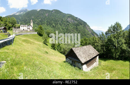 Vallemaggia, Svizzera: Immagini della tipica Valle del Ticino. Foto Stock