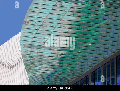 Abstract architettonico dell'esterno del contemporaneo Miami Beach Convention Center di Miami Beach, Florida Foto Stock