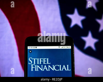 Stifel Investment banking company logo che si vede visualizzato sul telefono intelligente Foto Stock