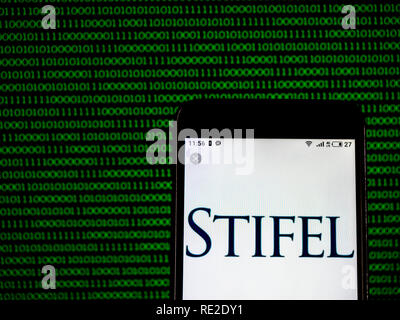 Stifel Investment banking company logo che si vede visualizzato sul telefono intelligente Foto Stock