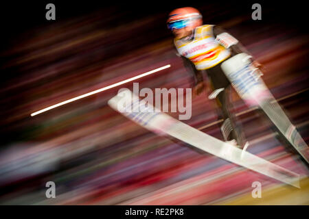 Zakopane , Polonia. 19 gennaio 2019. Il Polacco ski ponticello, Dawid Kubackil, vola giù durante il Team HS-134 concorso per FIS Ski Jumping World Cup il 19 gennaio 2019, a Zakopane (Polonia). Credito: Diogo Baptista/Alamy Live News Foto Stock