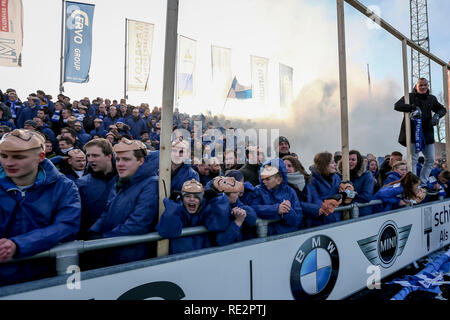 SPAKENBURG, 19-01-2019 ,De Westmaat Tweede Divisie, IJsselmeervogels - Spakenburg ,Stagione 2018 / 2019, Spakenburg tifosi sulle tribune dello stadio durante la partita IJsselmeervogels - Spakenburg Credito: Pro scatti/Alamy Live News Credito: Pro scatti/Alamy Live News Credito: Pro scatti/Alamy Live News Credito: Pro scatti/Alamy Live News Credito: Pro scatti/Alamy Live News Credito: Pro scatti/Alamy Live News Foto Stock