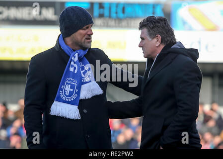 SPAKENBURG, 19-01-2019 ,De Westmaat Tweede Divisie, IJsselmeervogels - Spakenburg ,Stagione 2018 / 2019, Spakenburg trainer / coach John de Wolf (l) e IJsselmeervogels trainer / pullman Ted Verdonkschot durante il match IJsselmeervogels - Spakenburg Credito: Pro scatti/Alamy Live News Credito: Pro scatti/Alamy Live News Credito: Pro scatti/Alamy Live News Credito: Pro scatti/Alamy Live News Credito: Pro scatti/Alamy Live News Credito: Pro scatti/Alamy Live News Foto Stock