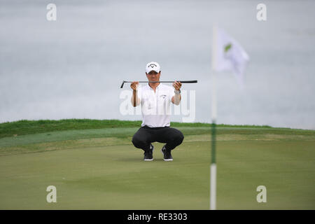 Singapore. 19 gen 2019. Ryo Ishikawa (JPN), Jan 19, 2019 - Golf: linea il suo putt il settimo foro durante il round 3 del SMBC Singapore Open 2019 Credit: Haruhiko Otsuka/AFLO/Alamy Live News Foto Stock