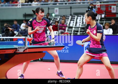 Osaka, Giappone. Xix gen, 2019. Hina Hayata & Mima Ito Tennis da tavolo : tutto il Giappone Ping Pong Championships 2019 Doppio Femminile finale a Maruzen Intec Arena Osaka di Osaka in Giappone . Credito: Naoki Nishimura AFLO/sport/Alamy Live News Foto Stock