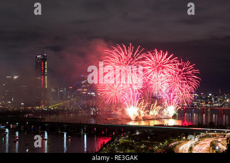 Seul il festival dei fuochi d'artificio nel fiume Han. Foto Stock