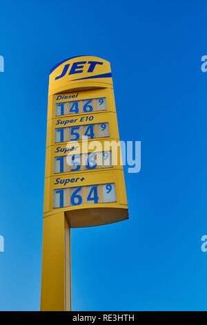 Mainz, Germania - Nov 18, 2018: Jet segno davanti ad una stazione di gas in Mainz, Germania - Jet è la stazione di riempimento della marca di Phillips 66 Foto Stock