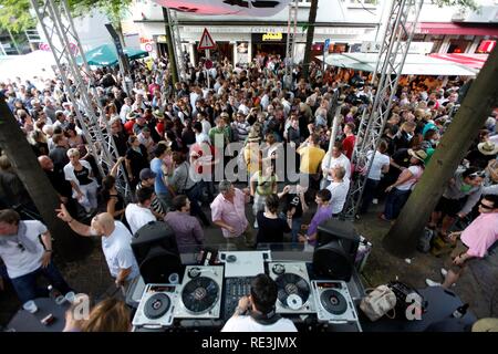 "Rue-Fest' festival, uno dei più grandi festival di strada nella zona della Ruhr, Ruettenscheider Strasse in Essen Foto Stock