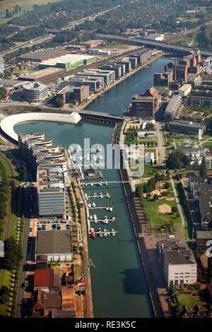 Innenhafen Duisburg porto interno, il nuovo uso di vecchi bacini, Five-Boats-building, marina, uffici, aziende, tempo libero e gastronomia Foto Stock