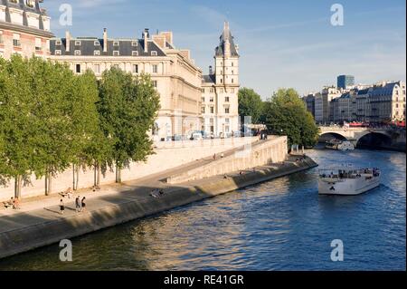 Quai des Orfevres, le rive della Senna, Ile de la Cite, Parigi, Francia, Europa Foto Stock