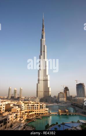 Il Burj Dubai, il più alto edificio nel mondo, parte del centro cittadino di Dubai, Emirati Arabi Uniti, Medio Oriente Foto Stock