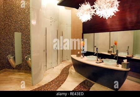 Bagno design, hotel di lusso, l'indirizzo, parte del centro cittadino di Dubai, Emirati Arabi Uniti, Medio Oriente Foto Stock