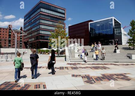 Quartiere di Hafencity, nuovo, moderno distretto sul fiume Elba, nella vecchia zona portuale di Amburgo Foto Stock