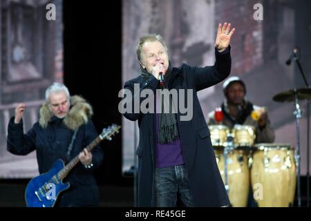 Il cantante Herbert Groenemeyer presentando il suo inno della Ruhr regione, "Komm zur Ruhr" "Vieni a della Ruhr, Prove abito Foto Stock