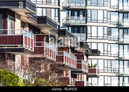Facciate di edifici residenziali a Vancouver in Canada. Foto Stock