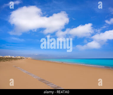 Playa de la Mata beach in Torrevieja di Alicante in Spagna a Costa Blanca Foto Stock