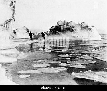 . I pinguini dell'Antartico; uno studio delle loro abitudini sociali. I pinguini. E io,un'rKit, iokm 'imii; I&GT;i:ai rni i, "l'.nn .ri:s di 'l'[IE [ni.-ioDi-". Si prega di notare che queste immagini vengono estratte dalla pagina sottoposta a scansione di immagini che possono essere state migliorate digitalmente per la leggibilità - Colorazione e aspetto di queste illustrazioni potrebbero non perfettamente assomigliano al lavoro originale. Levick, George Murray, 1876-. Londra, William Heinemann Foto Stock