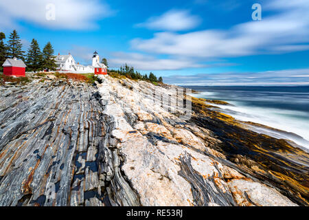 Pemaquid punto luce. La Pemaquid punto luce è uno storico faro di noi si trova a Bristol, Lincoln County, Maine, in corrispondenza della punta del collo Pemaquid. Foto Stock