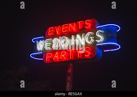 Eventi, matrimoni, cerimonie retrò al neon pubblicità segno venue Foto Stock