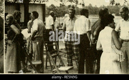 . Cranberries; : la nazionale rivista di mirtillo palustre. Mirtilli rossi. Alcuni dei più di 100 coltivatori frequentando aumento nella vendita di frutta fresca. Essi sono alla ricerca di un 13 percento di guadagno nella vendita di succo di mirtillo palustre cocktail, ma le vendite di salsa di mirtilli sono giù. Egli predisse per-canna torna ad essere più favore- in grado. George Andruk, che rappresenta il Regno di mirtillo palustre di coltivatori associa- tion, dice succhi di frutta prodotti hanno raddoppiato rispetto allo scorso anno. Essi non avranno frutti freschi o trasformati salsa di quest'anno. John Decas di Decas fratelli ha prospettive di 100.000 barili di quest anno e il prossimo. Egli afferma che "noi Foto Stock