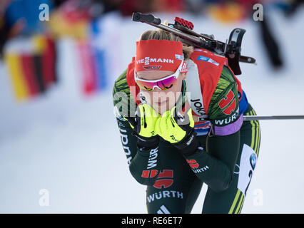 Ruhpolding in Germania. Xix gen, 2019. Biathlon: Coppa del Mondo di calcio, 4 x 6 km per la staffetta femminile in Chiemgau Arena. Denise Herrmann dalla Germania sulla via. Credito: Sven Hoppe/dpa/Alamy Live News Foto Stock