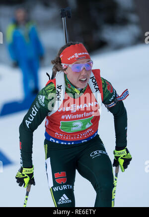 Ruhpolding in Germania. Xix gen, 2019. Biathlon: Coppa del Mondo di calcio, 4 x 6 km per la staffetta femminile in Chiemgau Arena. Laura Dahlmeier dalla Germania sulla via. Credito: Sven Hoppe/dpa/Alamy Live News Foto Stock