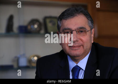 (190120) -- Pireo, Gennaio 20, 2019 (Xinhua) -- Vassilis Korkidis, presidente del Pireo della Camera di Commercio e Industria, riceve un'intervista con Xinhua al Pireo, in Grecia, il 16 Genn. 2019. Lo sviluppo del Pireo in questi ultimi anni è la incoraggianti i risultati della cooperazione tra la Grecia e la Cina nel quadro della cinghia e iniziativa su strada. In mezzo la crisi del debito che ha colpito duro greco, economia locale ha beneficiato di investimenti che hanno migliorato il porto di immagine con risultati impressionanti, detto Vassilis Korkidis, presidente del Pireo della Camera di Commercio e Industria. Per andare con Fea Foto Stock