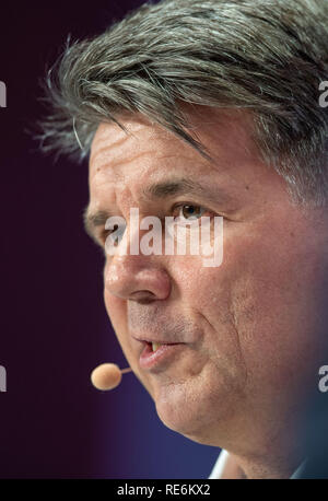 Monaco di Baviera, Germania. Xx gen, 2019. Harald Krüger, CEO di BMW, parla sul palco della vita digitale Design (DLD) Conferenza dell'innovazione. Foto: Lino Mirgeler/dpa Credito: dpa picture alliance/Alamy Live News Foto Stock